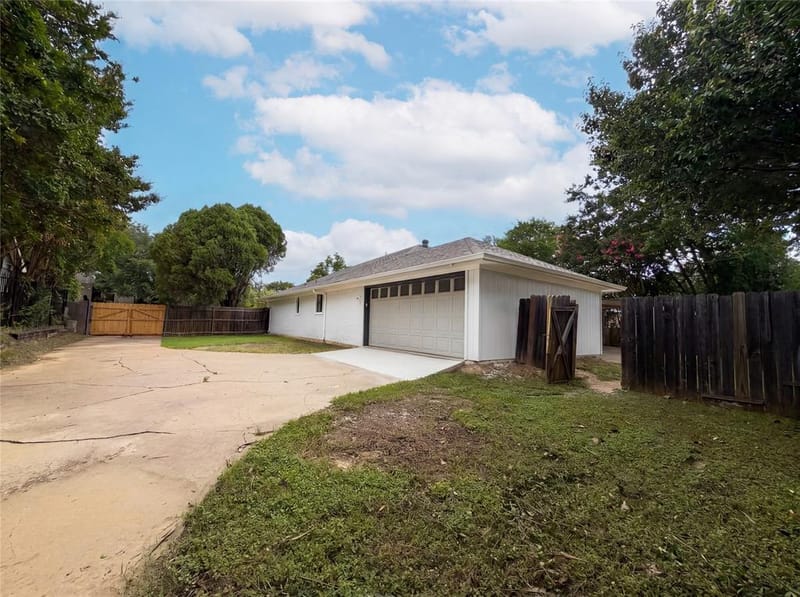 2005 N Arbor Rose Drive, Grand Prairie TX 75050 - Photo 24