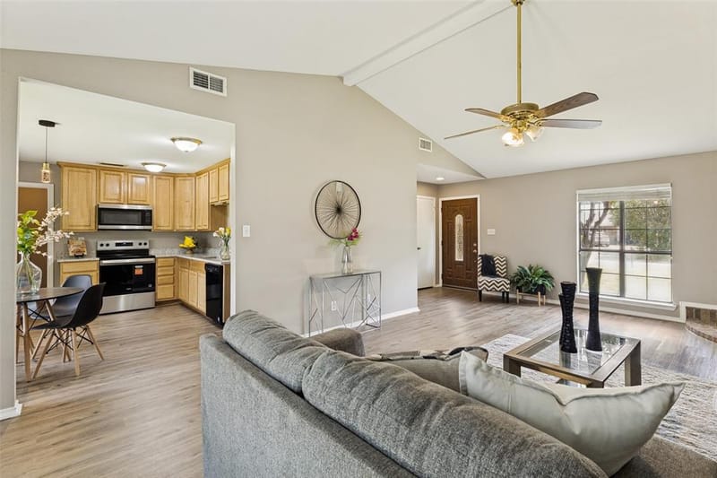 3206 Wintersmith Drive, Arlington TX 76014 - Photo 5
