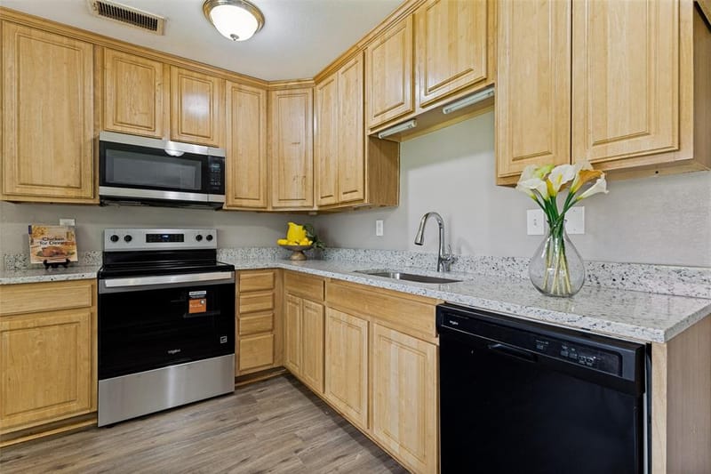 3206 Wintersmith Drive, Arlington TX 76014 - Photo 9