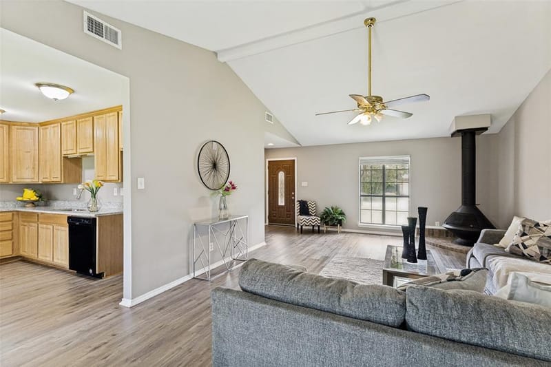 3206 Wintersmith Drive, Arlington TX 76014 - Photo 4