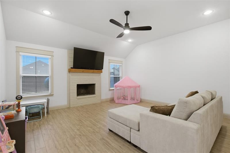 924 Rodgers Avenue, Godley TX 76044 - Photo 9