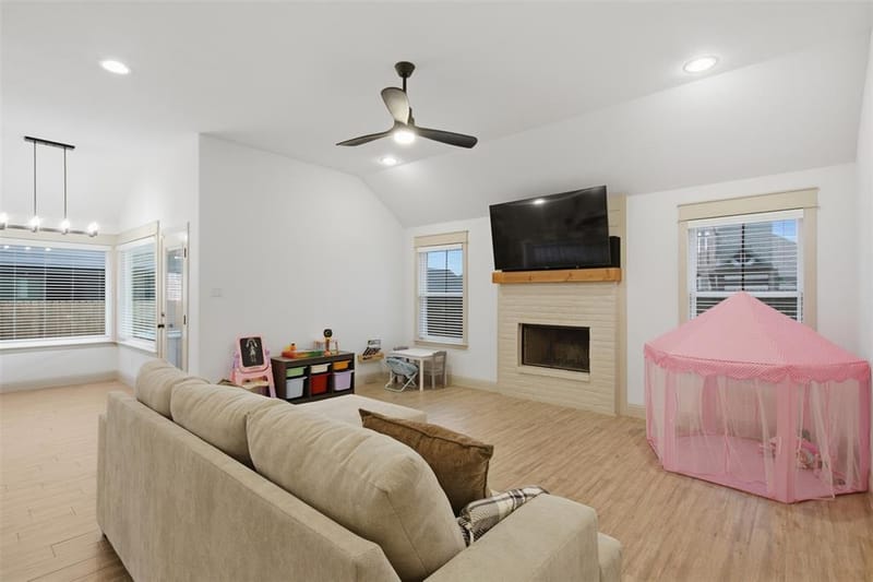 924 Rodgers Avenue, Godley TX 76044 - Photo 10