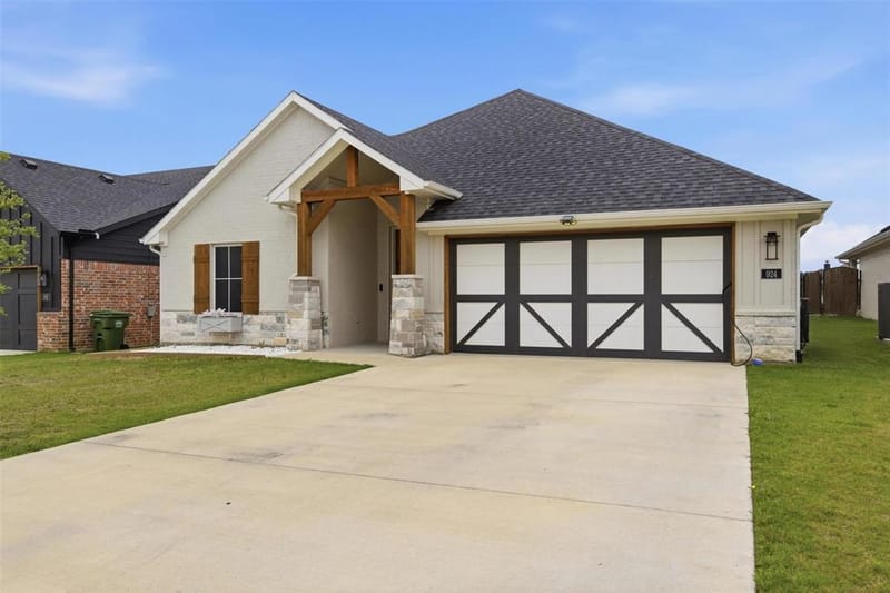 924 Rodgers Avenue, Godley TX 76044 - Photo 4