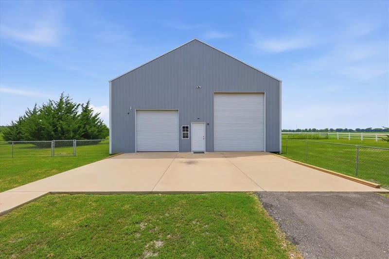 110 Highview Road, Ennis TX 75119 - Photo 2
