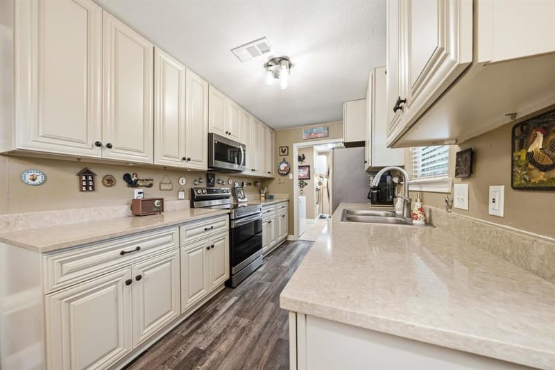 9509 Stony Point Drive, Woodway TX 76712 - Photo 10