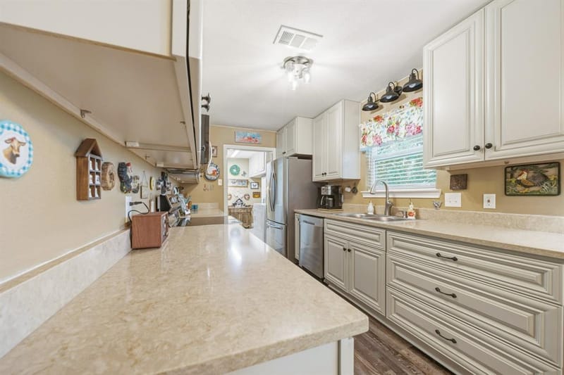 9509 Stony Point Drive, Woodway TX 76712 - Photo 11