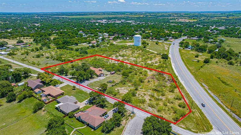 908 W Barnes Avenue, Comanche TX 76442 - Photo 2