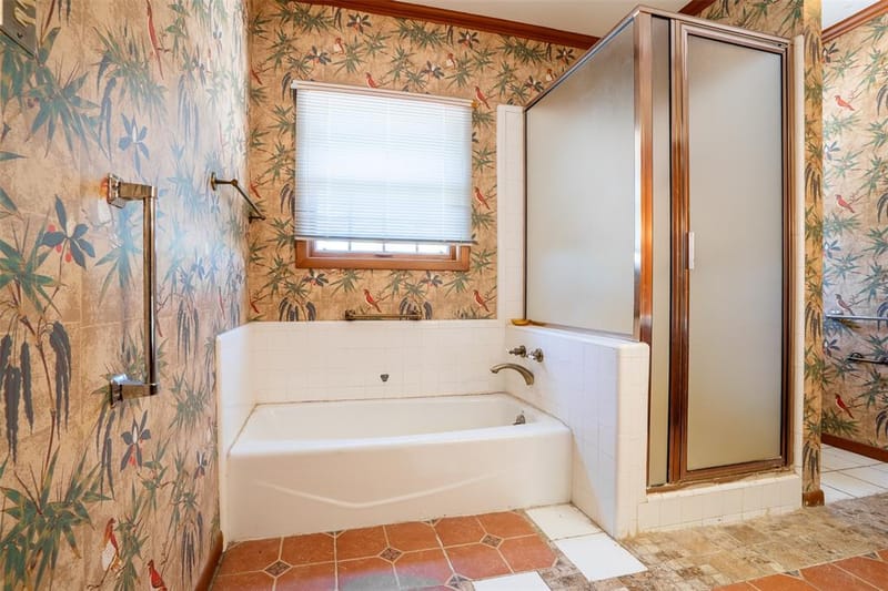 908 W Barnes Avenue, Comanche TX 76442 - Photo 22