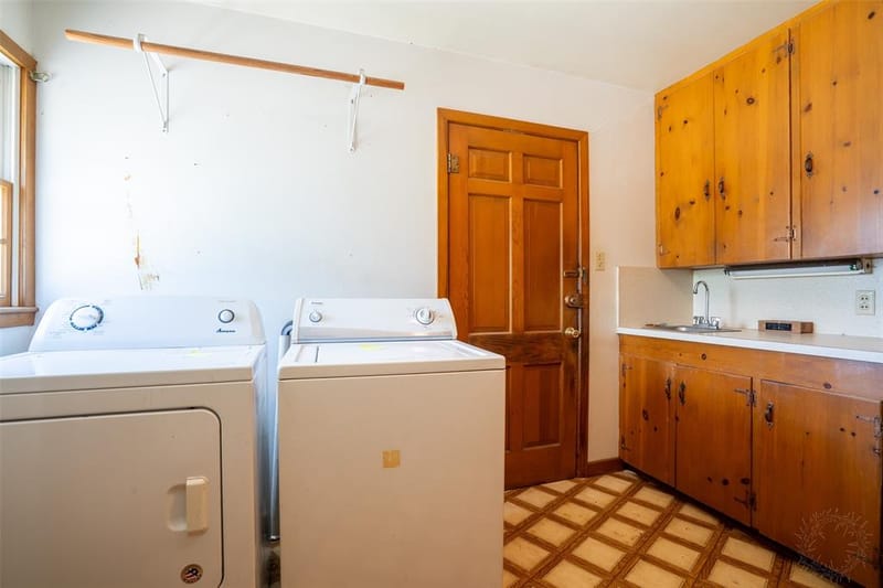 908 W Barnes Avenue, Comanche TX 76442 - Photo 28