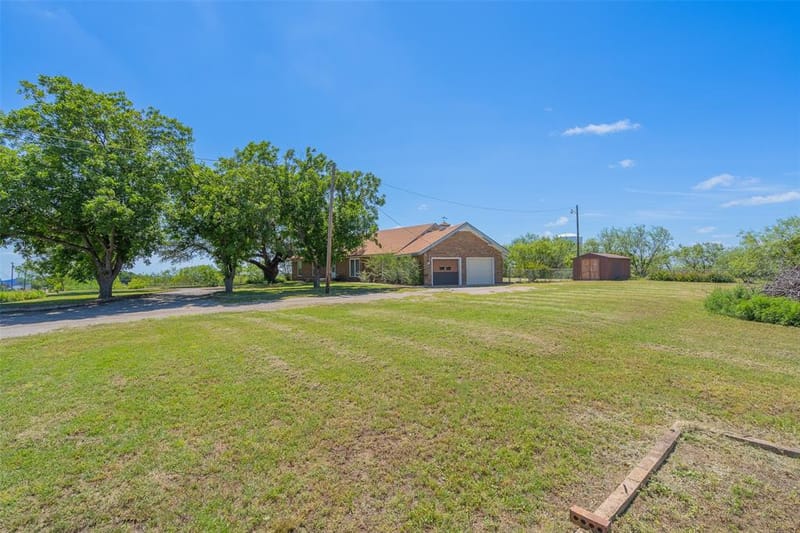 908 W Barnes Avenue, Comanche TX 76442 - Photo 34