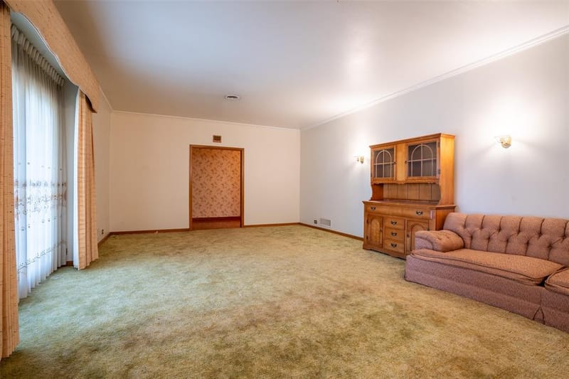 908 W Barnes Avenue, Comanche TX 76442 - Photo 10
