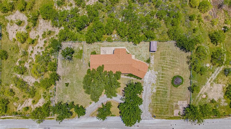 908 W Barnes Avenue, Comanche TX 76442 - Photo 33