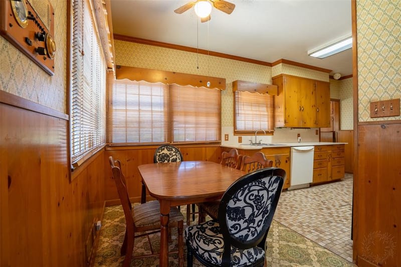 908 W Barnes Avenue, Comanche TX 76442 - Photo 14