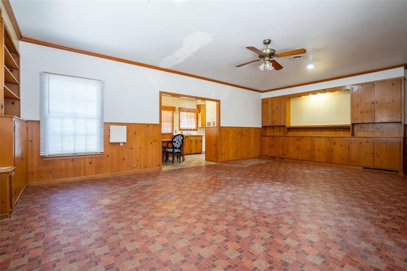 908 W Barnes Avenue, Comanche TX 76442 - Photo 15