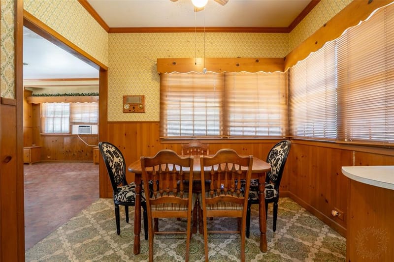 908 W Barnes Avenue, Comanche TX 76442 - Photo 4