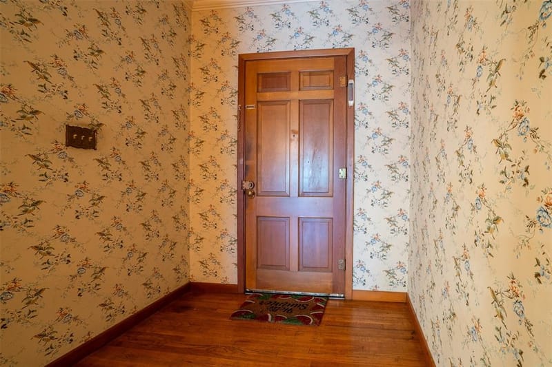 908 W Barnes Avenue, Comanche TX 76442 - Photo 8