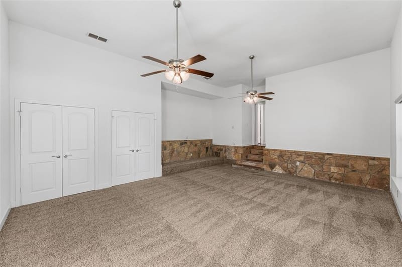1404 Creekford Drive, Arlington TX 76012 - Photo 16