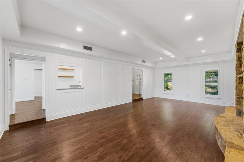 1404 Creekford Drive, Arlington TX 76012 - Photo 7