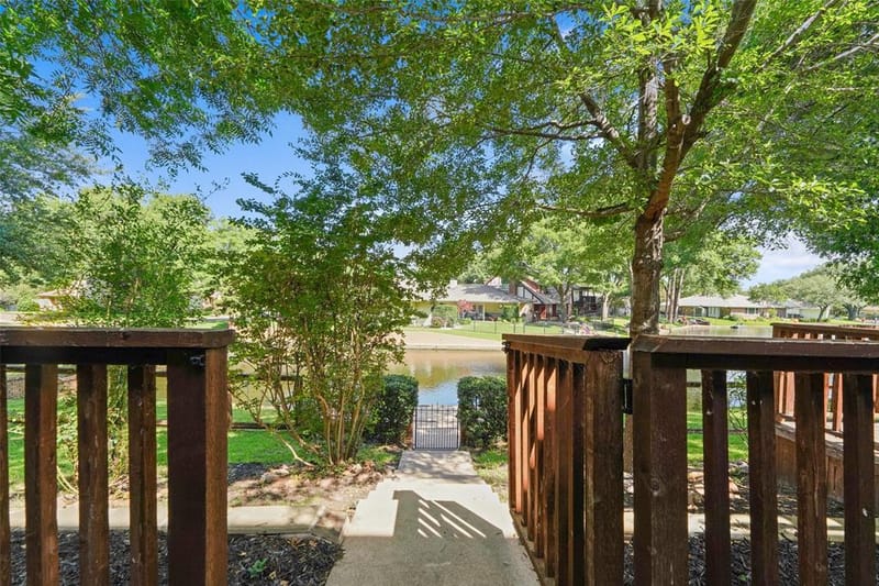 1404 Creekford Drive, Arlington TX 76012 - Photo 32