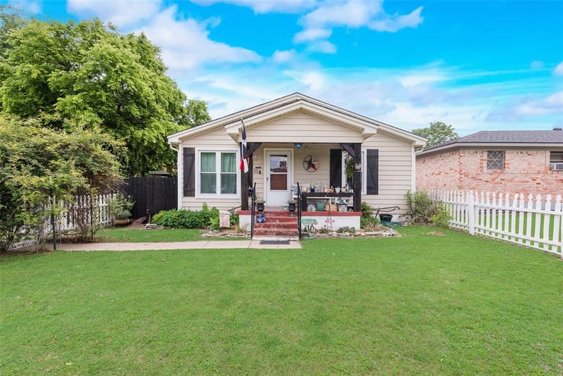405 Pecan Street, Forreston TX 76041