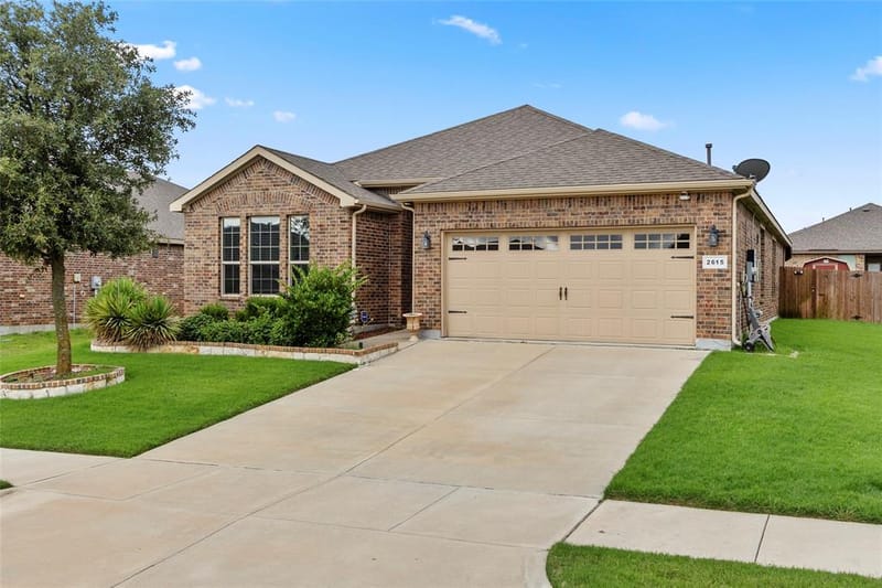 2615 Sunburst Drive, Glenn Heights TX 75154 - Photo 2