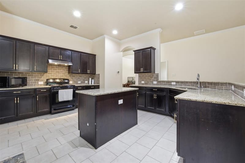 11800 Hamptonbrook Drive, McKinney TX 75071 - Photo 4