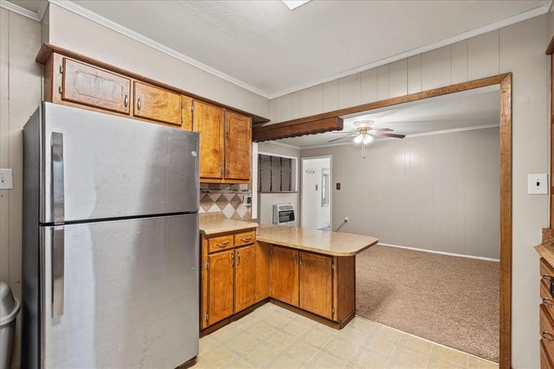 706 S Santa Fe Street, Wolfe City TX 75496 - Photo 12