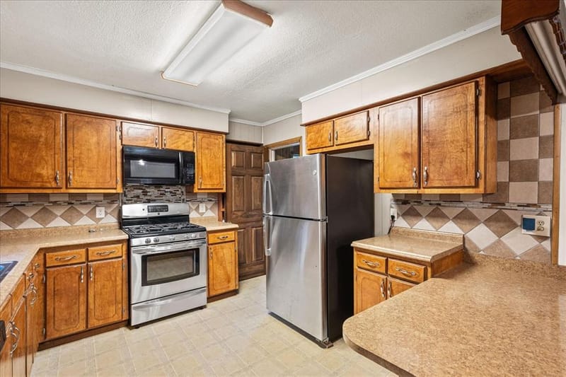 706 S Santa Fe Street, Wolfe City TX 75496 - Photo 11