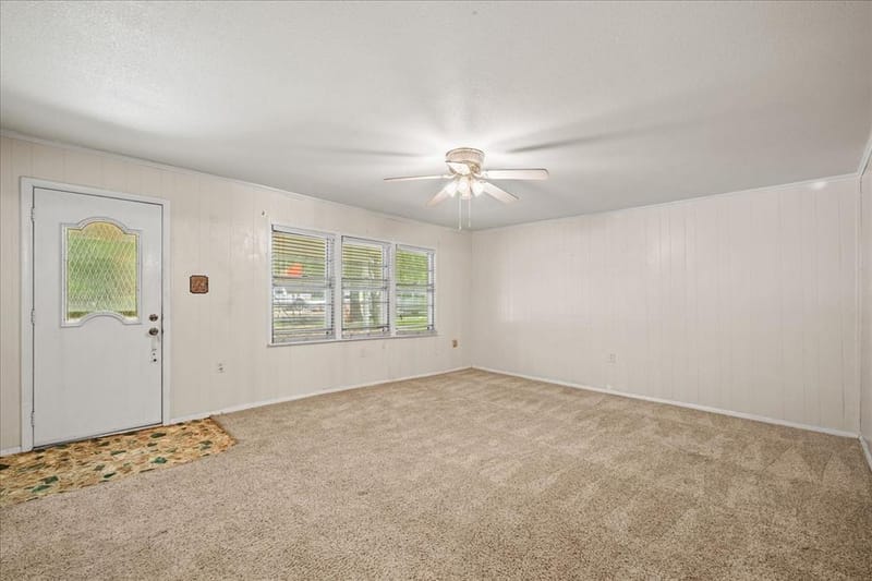 706 S Santa Fe Street, Wolfe City TX 75496 - Photo 4