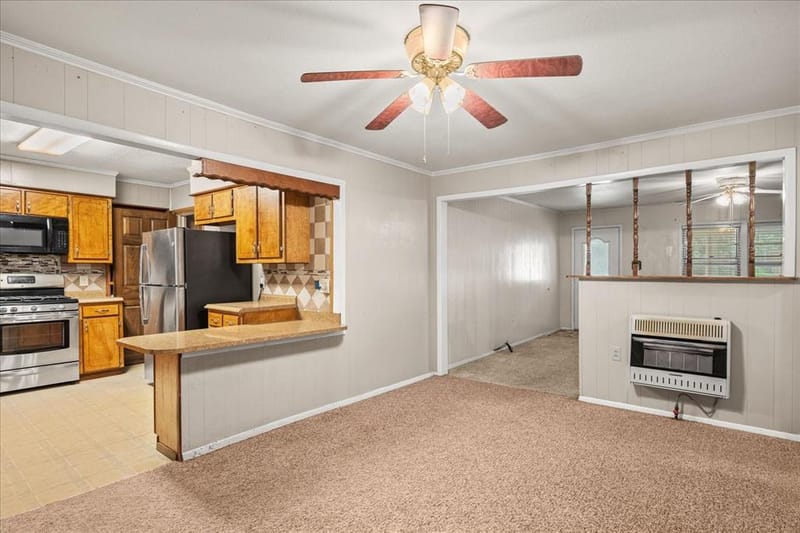 706 S Santa Fe Street, Wolfe City TX 75496 - Photo 8
