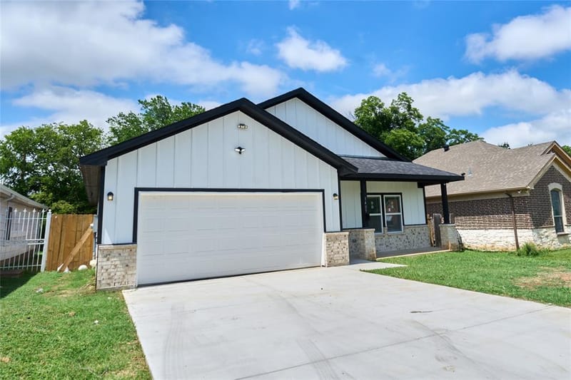 1405 E Maddox Avenue, Fort Worth TX 76104 - Photo 2