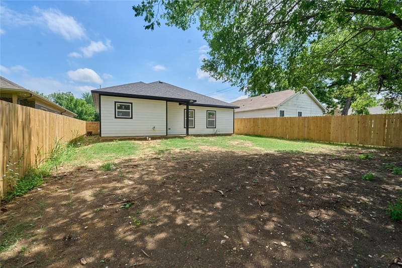 1405 E Maddox Avenue, Fort Worth TX 76104 - Photo 38