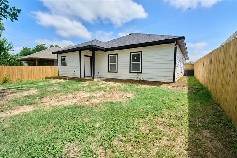 1405 E Maddox Avenue, Fort Worth TX 76104 - Photo 40