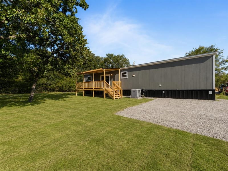 189 Shady Springs Drive, Runaway Bay TX 76246 - Photo 2