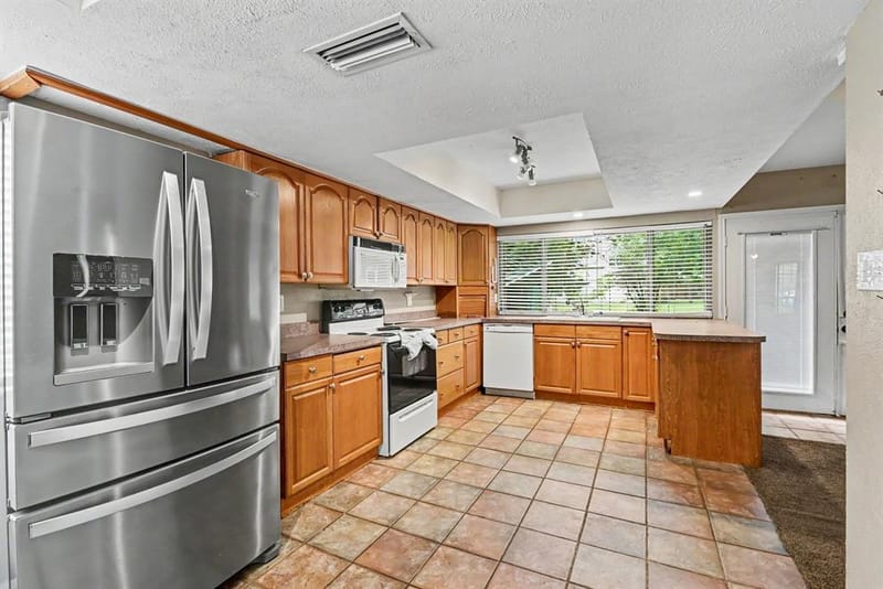 7813 Acapulco Road, Fort Worth TX 76112 - Photo 6