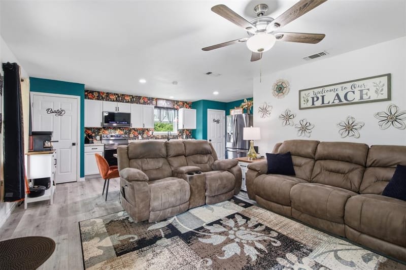 216 E Clay Street, Bowie TX 76230 - Photo 6
