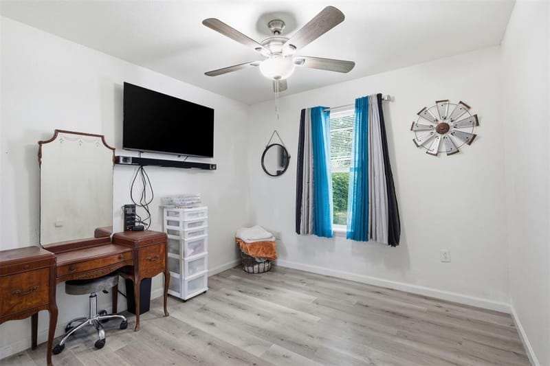 216 E Clay Street, Bowie TX 76230 - Photo 13
