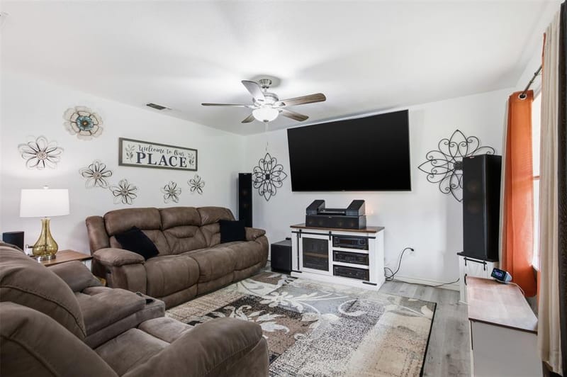 216 E Clay Street, Bowie TX 76230 - Photo 5
