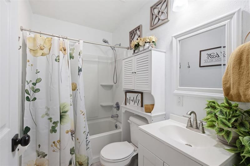 216 E Clay Street, Bowie TX 76230 - Photo 15