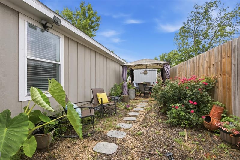 216 E Clay Street, Bowie TX 76230 - Photo 21