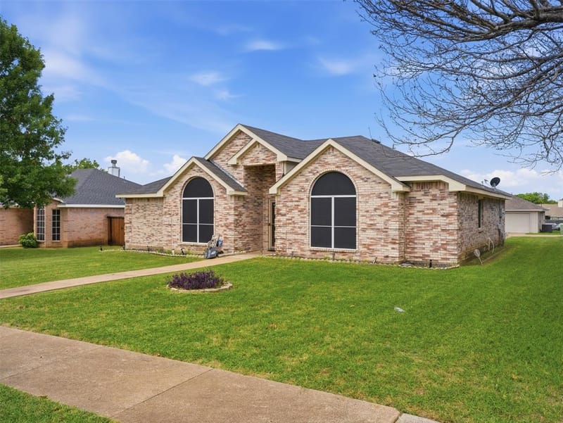 1531 Rebecca Lane, Lancaster TX 75134 - Photo 2
