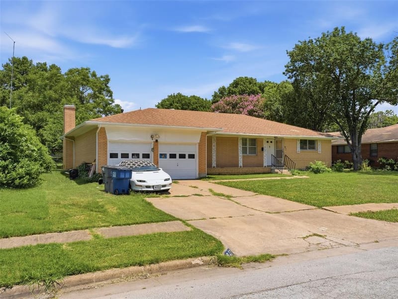 927 Poinsettia Drive, Lancaster TX 75146 - Photo 2