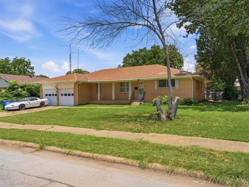927 Poinsettia Drive, Lancaster TX 75146 - Photo 3
