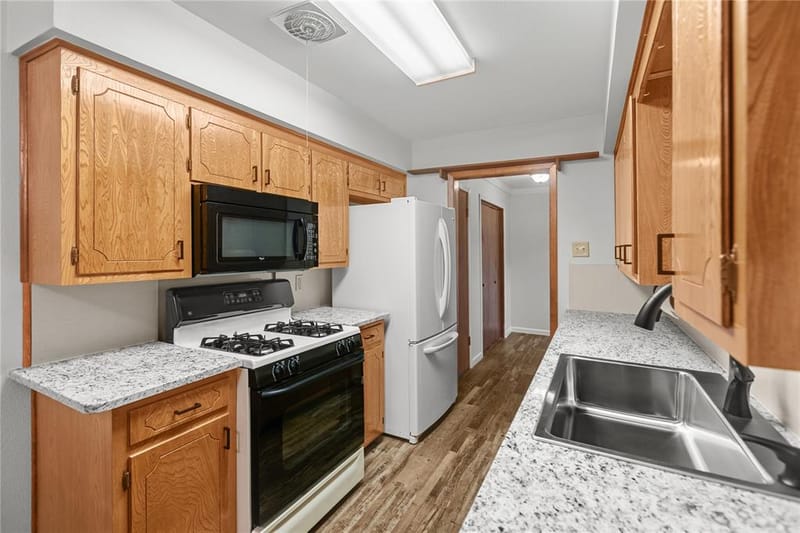 605 S Ricketts Street, Sherman TX 75092 - Photo 11
