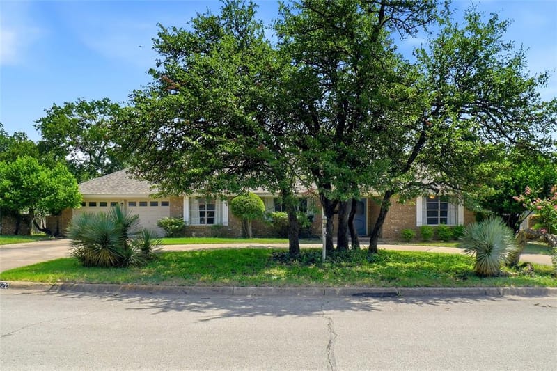 5920 Diamond Oaks Drive S, Haltom City TX 76117 - Photo 6