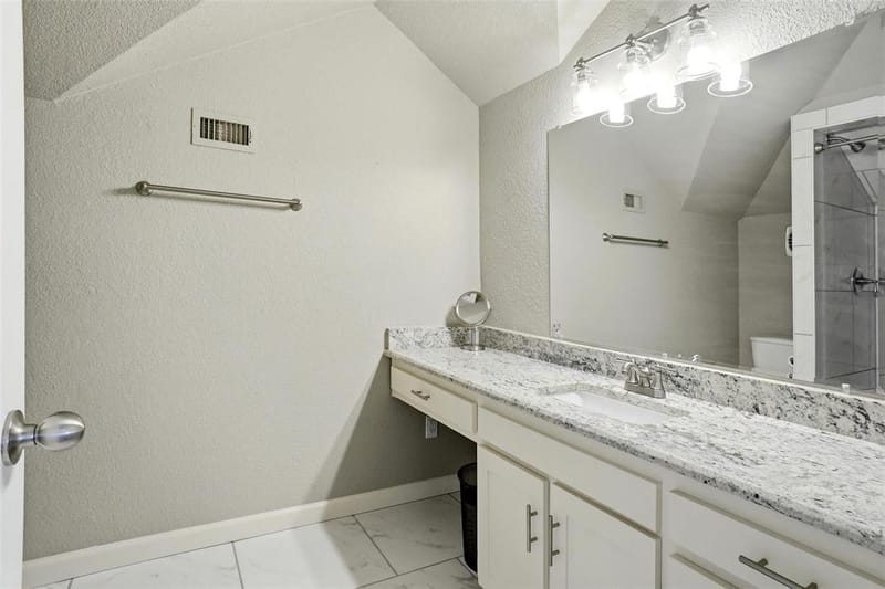 5920 Diamond Oaks Drive S, Haltom City TX 76117 - Photo 32