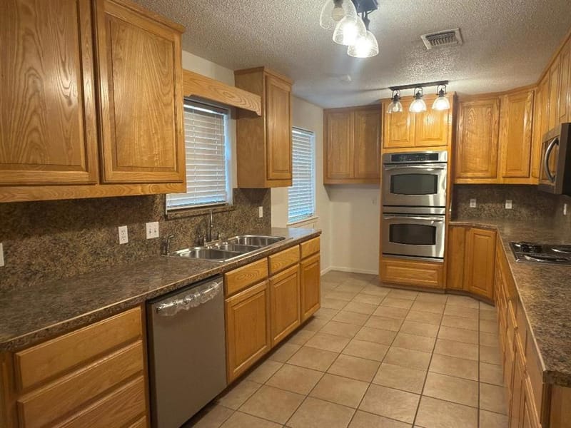 2900 SE 6th Street SE, Mineral Wells TX 76067 - Photo 6