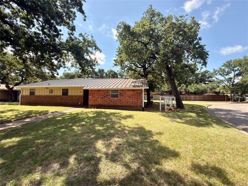 2900 SE 6th Street SE, Mineral Wells TX 76067 - Photo 3