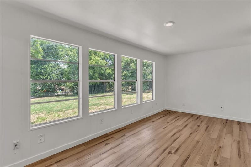 116 Kennedy, Whitney TX 76692 - Photo 4