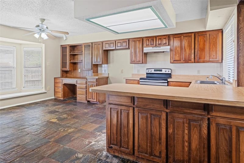 5601 Kingstree Court, Arlington TX 76017 - Photo 8